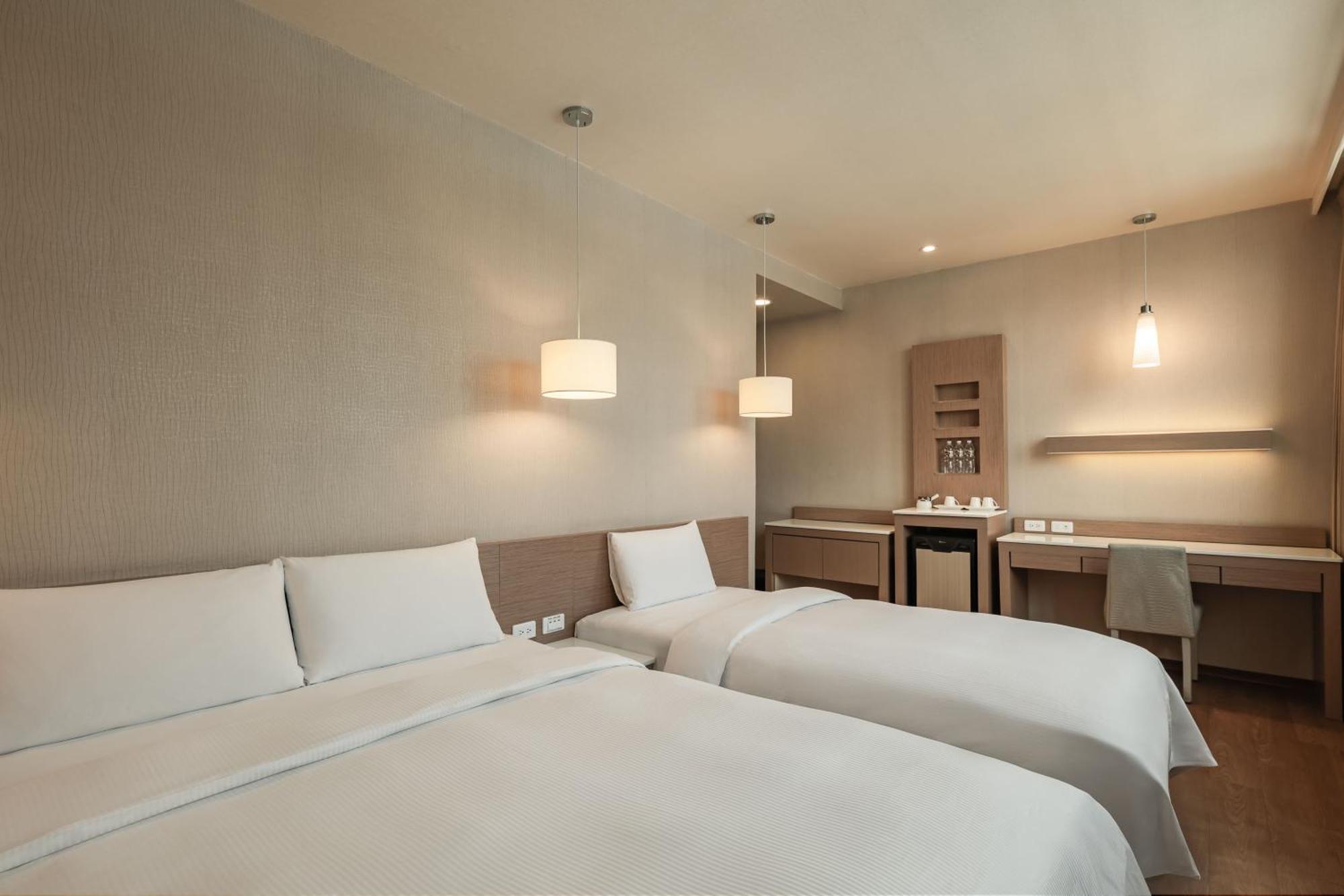 Kindness Hotel - Kaohsiung Main Station Room photo