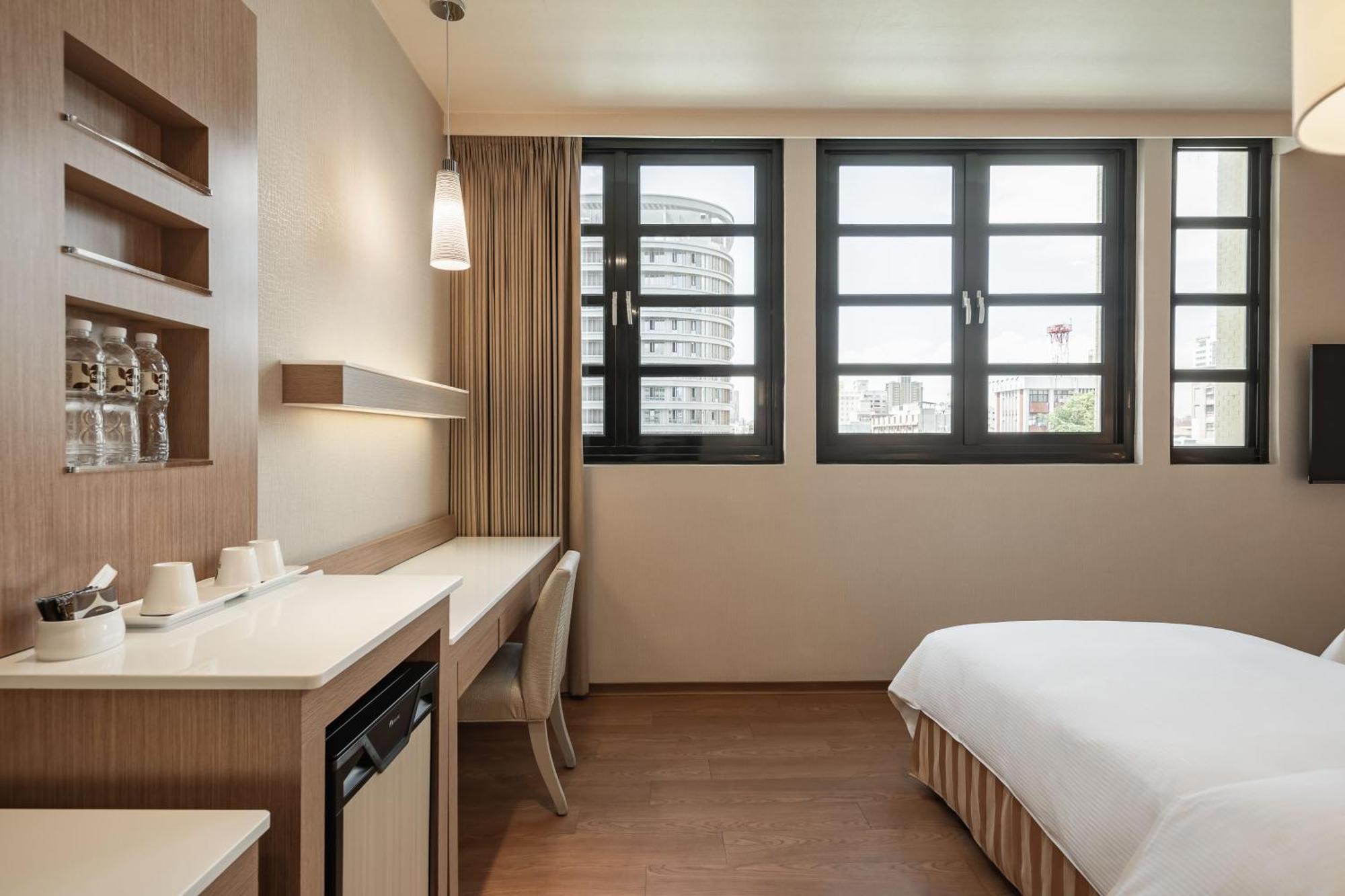 Kindness Hotel - Kaohsiung Main Station Room photo