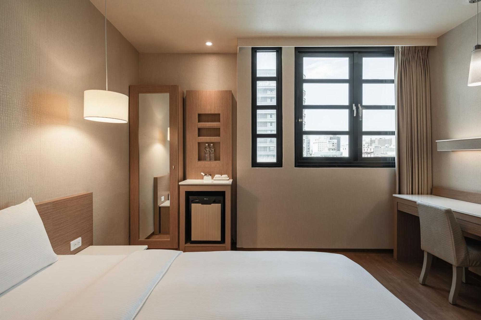 Kindness Hotel - Kaohsiung Main Station Room photo