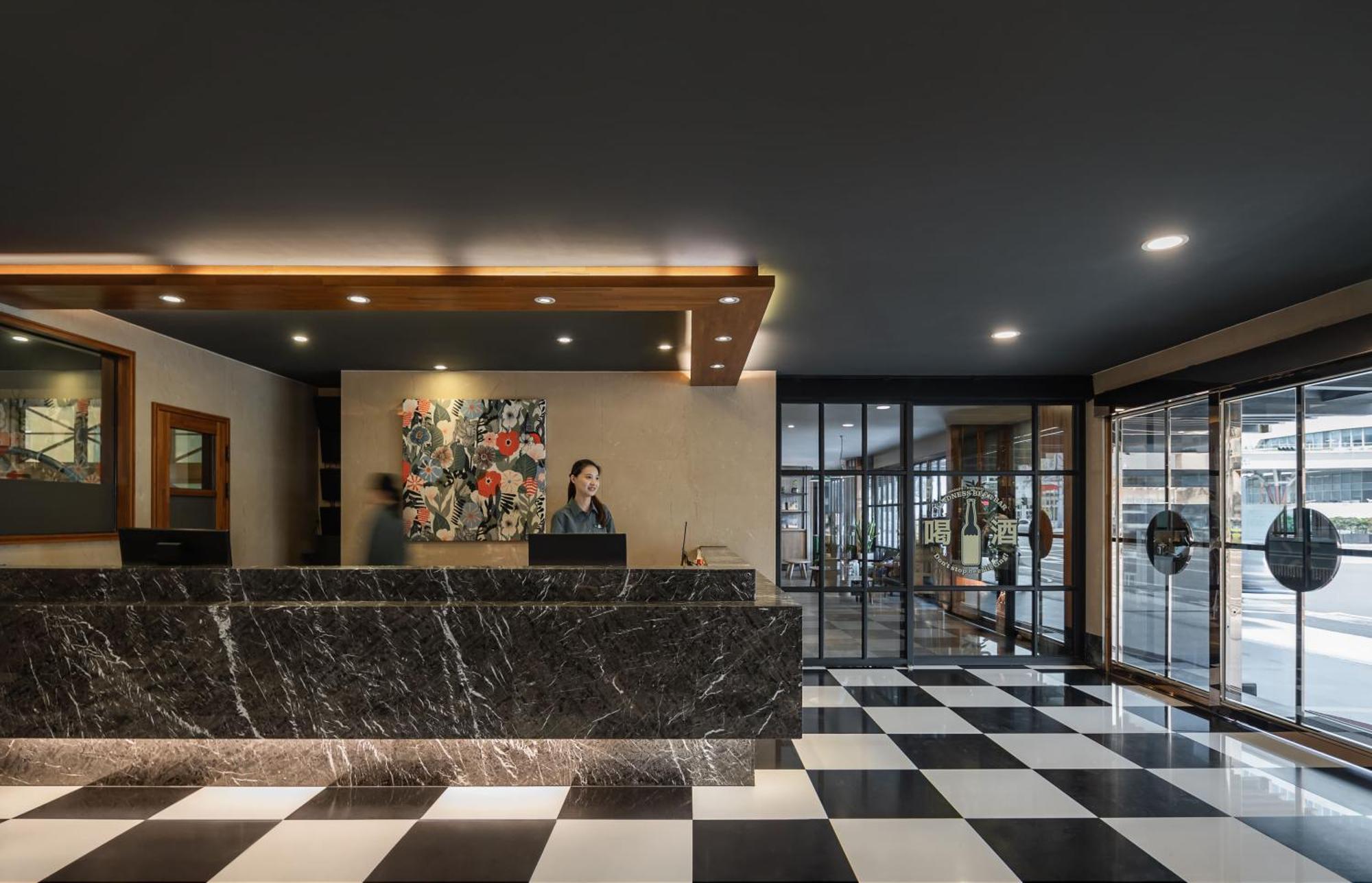 Kindness Hotel - Kaohsiung Main Station Exterior photo