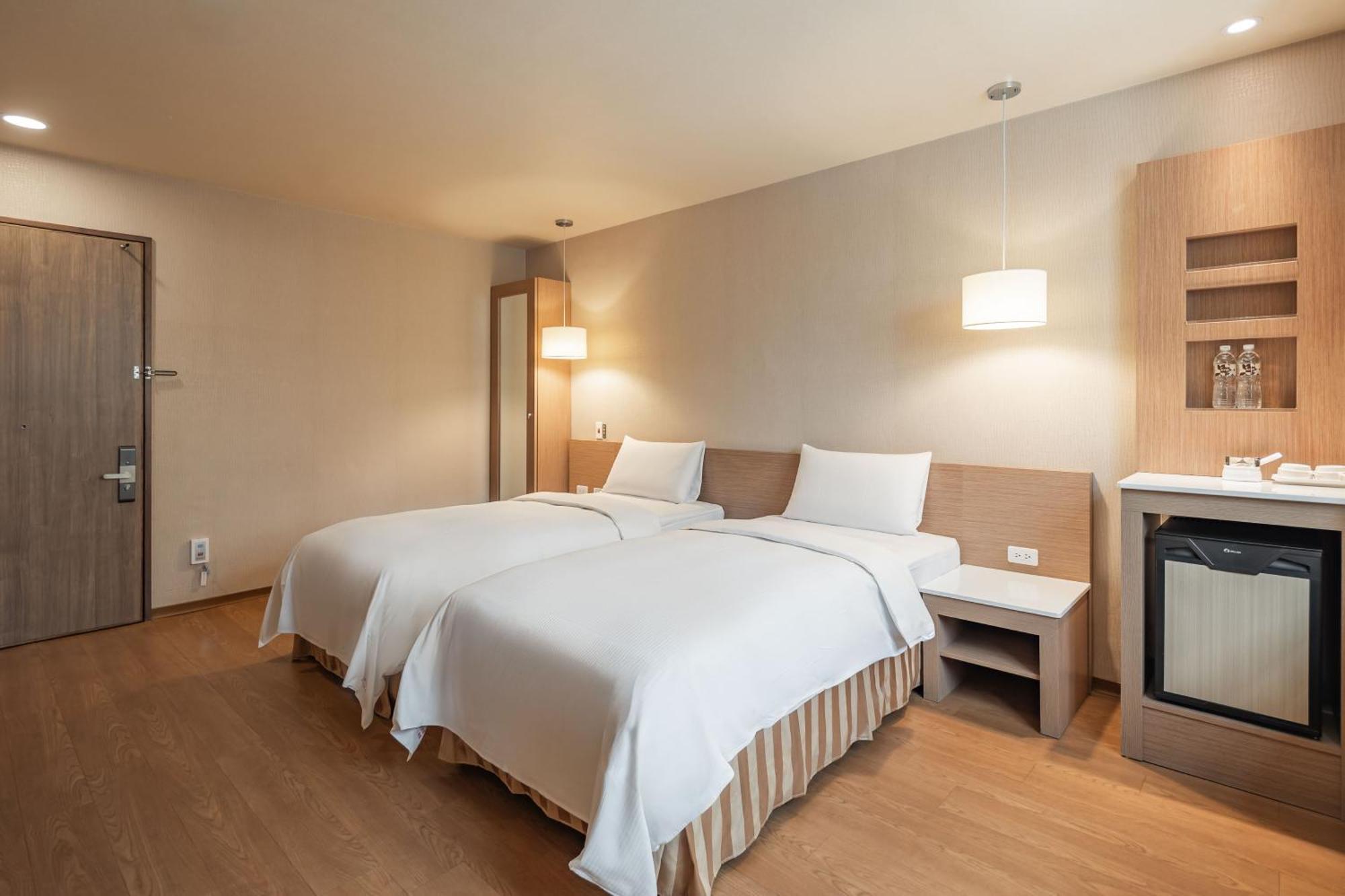 Kindness Hotel - Kaohsiung Main Station Room photo