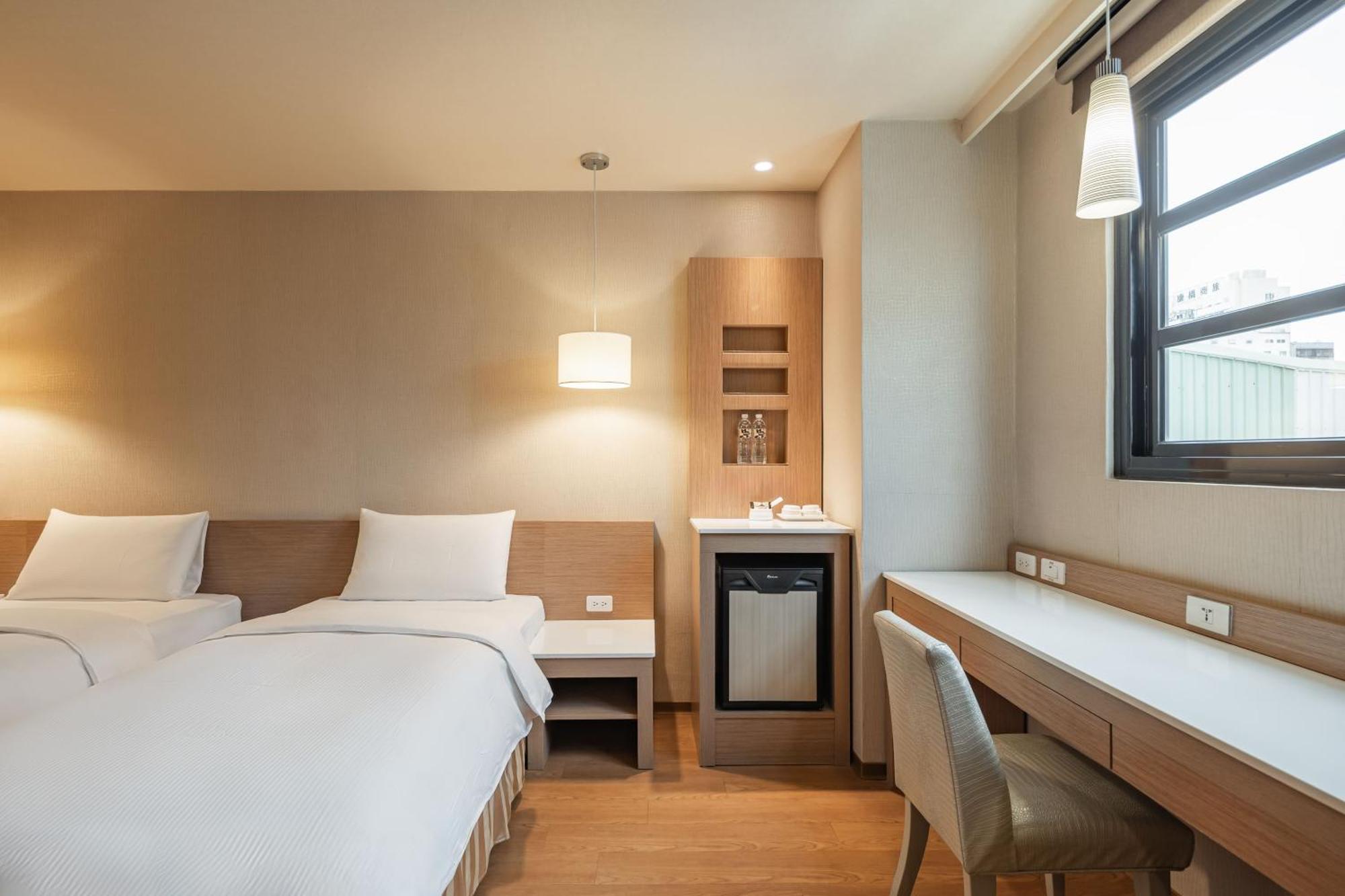Kindness Hotel - Kaohsiung Main Station Room photo