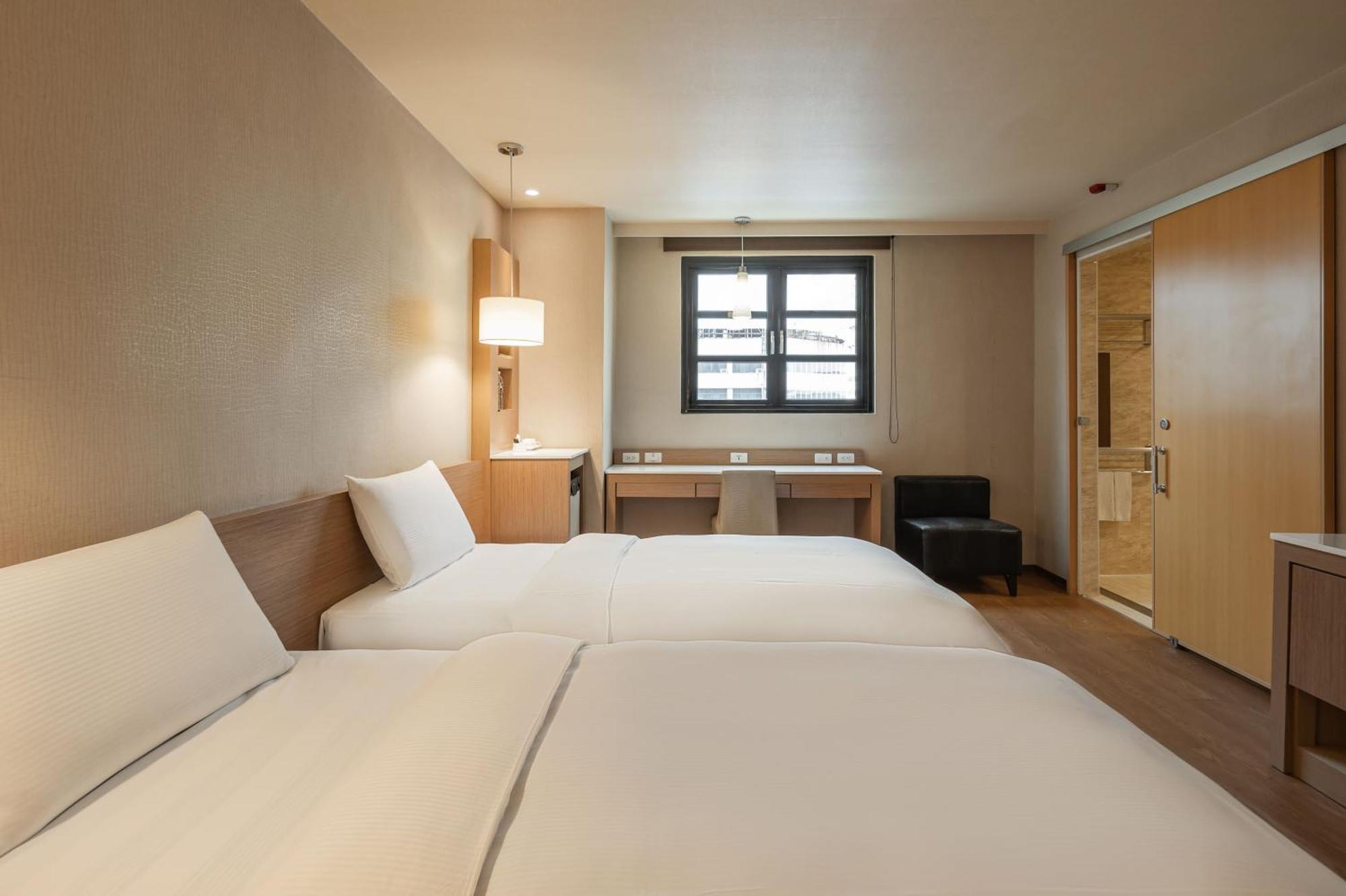 Kindness Hotel - Kaohsiung Main Station Room photo