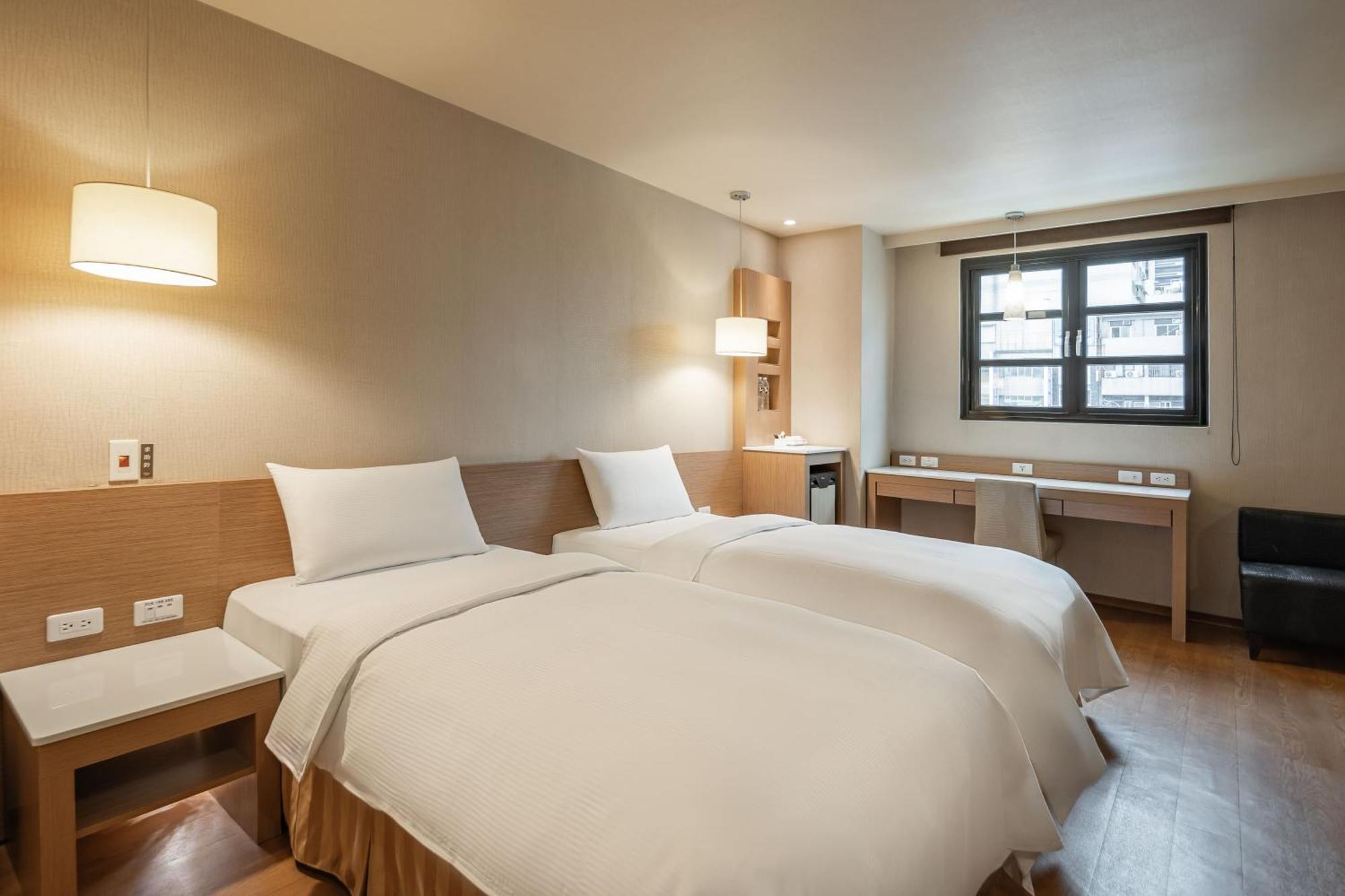 Kindness Hotel - Kaohsiung Main Station Room photo